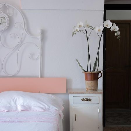 Dussaiga - Camera Delle Rose Dolceacqua Luaran gambar