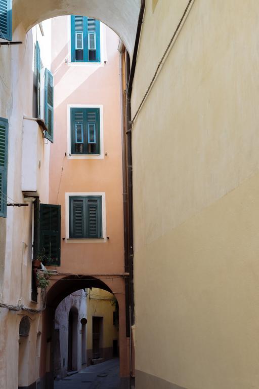 Dussaiga - Camera Delle Rose Dolceacqua Luaran gambar